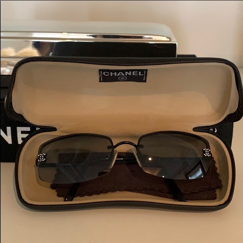 CHANEL sunglasses